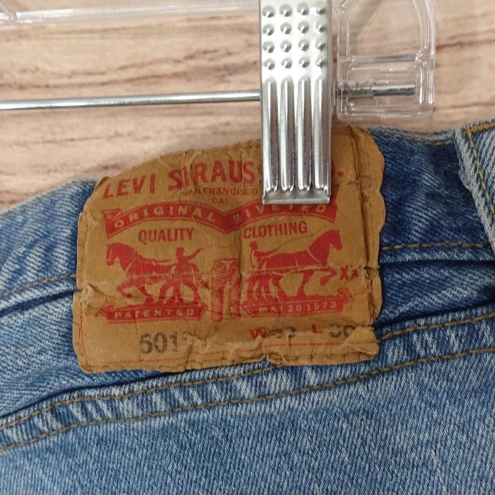 Levis 501 Jeans Mens 33x30 Blue Light Wash Regular Fit Straight Denim Button Fly